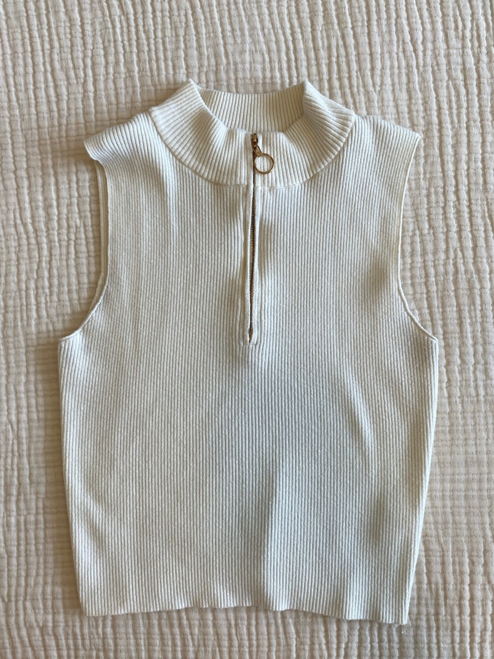 White Ribbed Mock Neck Sleeveless Sweater Top Gold Zip Detail | Size M
